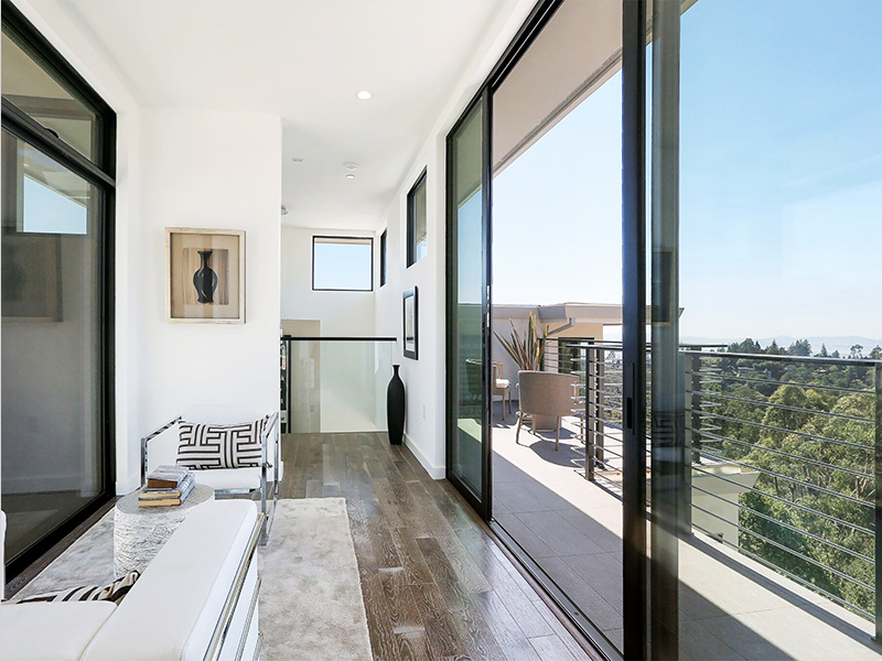 Aluminium sliding door application